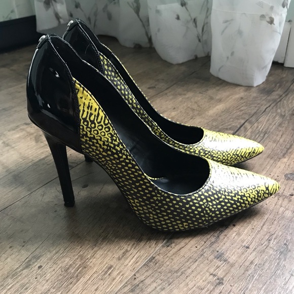 G by GUESS FELISITY Yellow and Black Heels - Picture 4 of 13